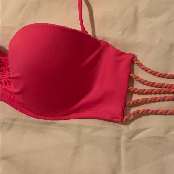 Victoria’s Secret Bikini - Picture 2 of 6